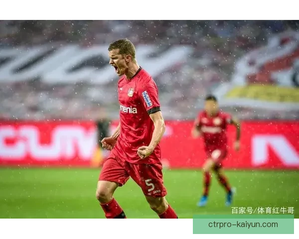 丹麦霍伊别尔中场状态回暖，近期表现稳健引发关注