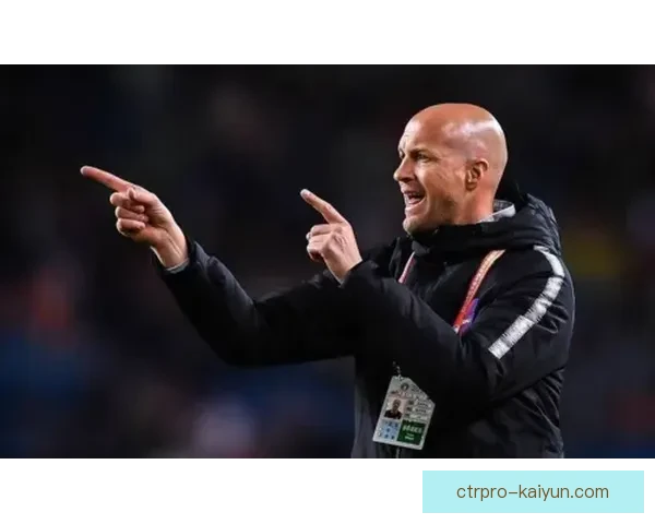 克鲁伊夫在巴萨时期打造梦之队奠定传控足球基石